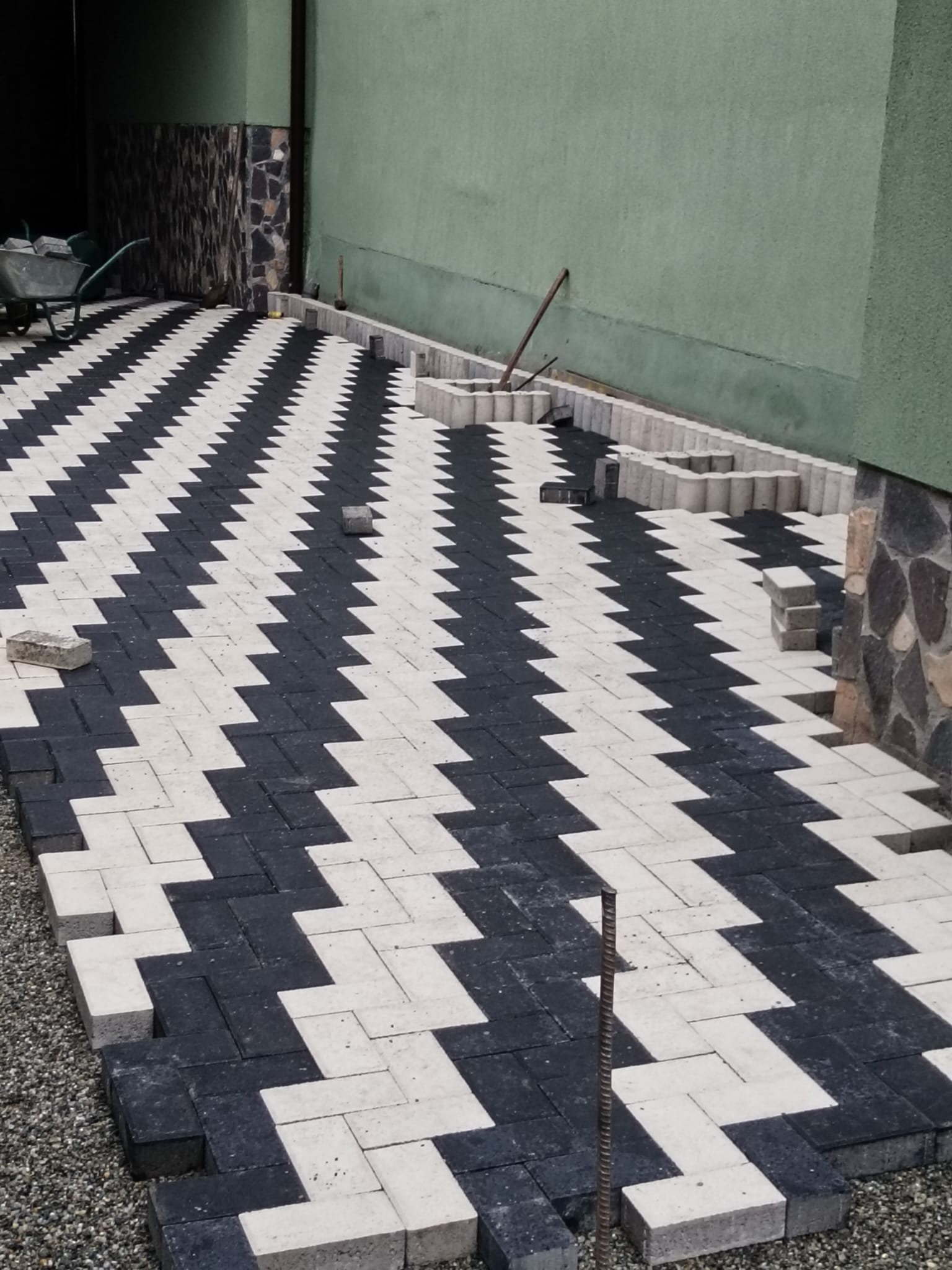 Pavaje și spatii verzi - Construcții din Sibiu